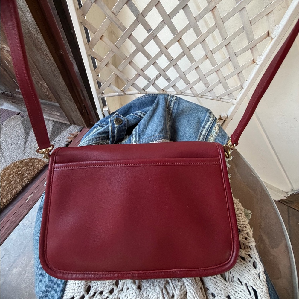 VINTAGE COACH RED LEATHER PENNY POCKET BAG
Style # 9755 - Picture 7 of 17